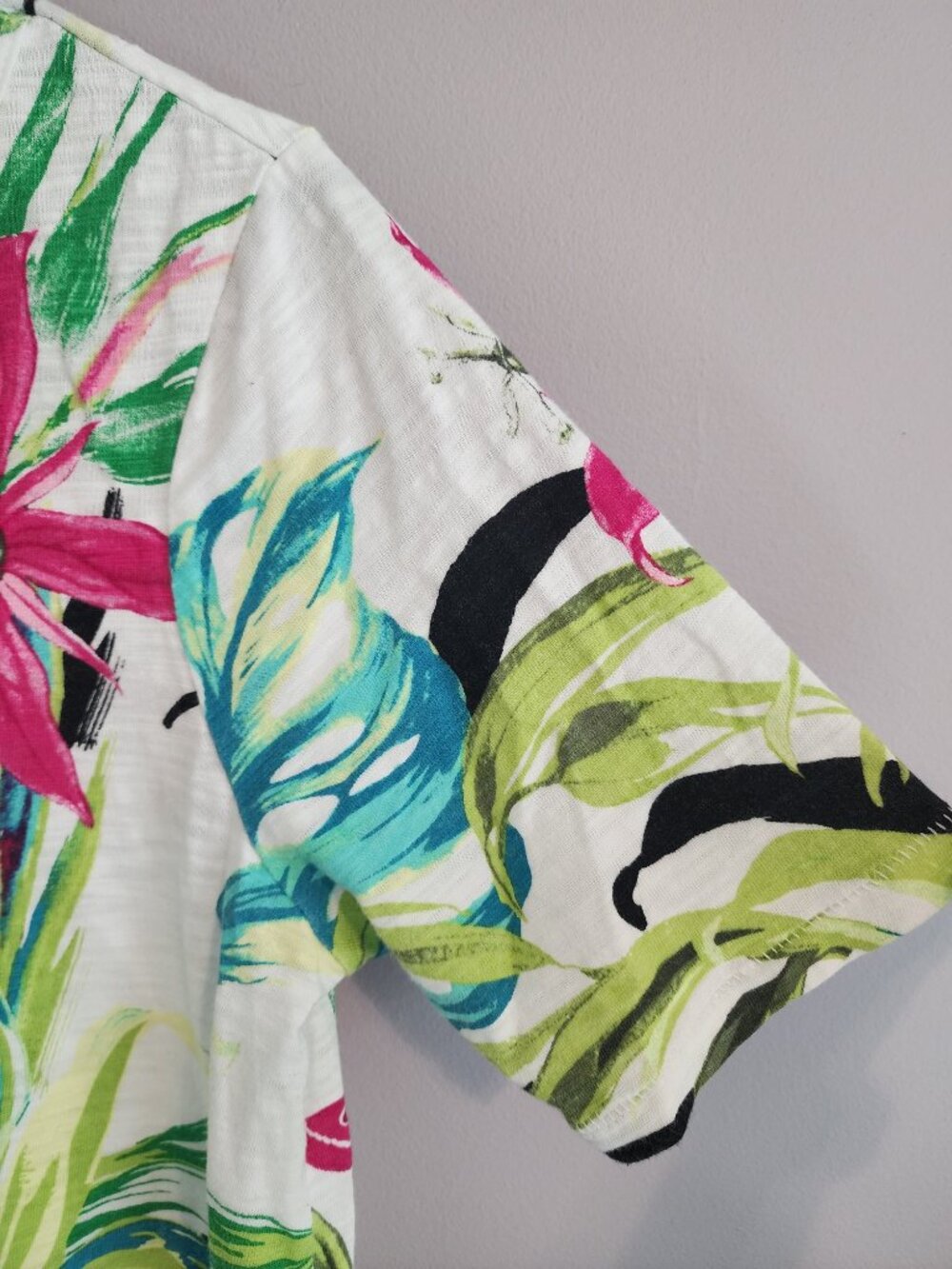 Chico's Colorful Tropical V-Neck Lightweight Top - Small - Picture 7 of 12